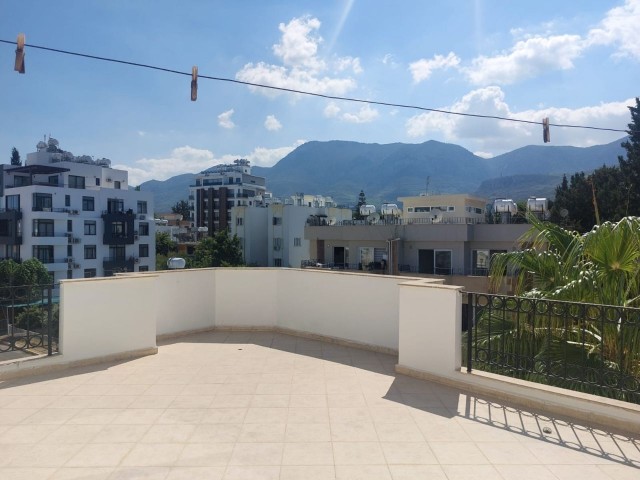 ATEMBERAUBENDES 3+1 PENTHOUSE ZUM VERKAUF IM KYRENIA CENTER