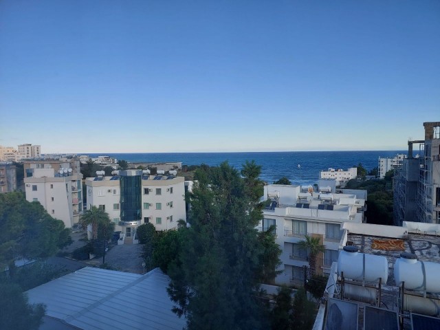 3+1 FLAT FOR SALE IN A GREAT LOCATION IN KYRENIA CENTER