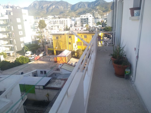 3+1 FLAT FOR SALE IN A GREAT LOCATION IN KYRENIA CENTER