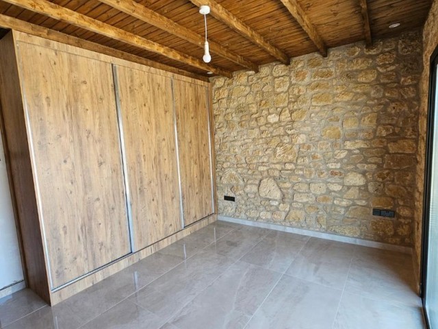 4+1 خانه سنگی مستقل برای فروش در کرشییاکا