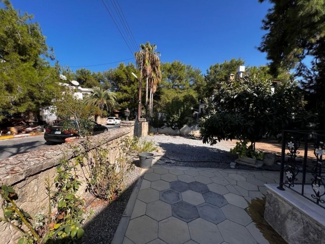 3+1 VILLA FOR SALE IN KYRENIA CENTER