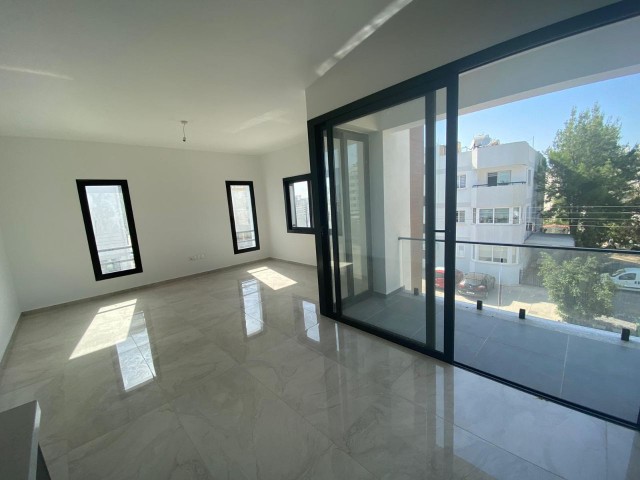 3+1 Wohnung zum Verkauf in Nikosia Ortaköy 128 m2 und 2 + 1 Penthouse 110+16 m2 Terrasse 78.000 STG ** 