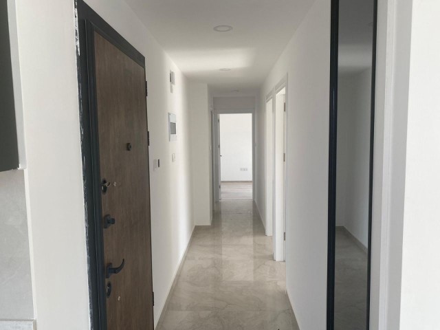 3+1 Wohnung zum Verkauf in Nikosia Ortaköy 128 m2 und 2 + 1 Penthouse 110+16 m2 Terrasse 78.000 STG ** 