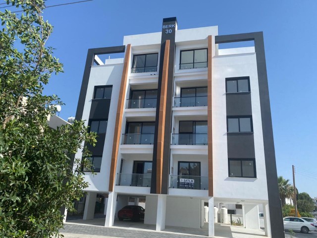 3+1 Wohnung zum Verkauf in Nikosia Ortaköy 128 m2 und 2 + 1 Penthouse 110+16 m2 Terrasse 78.000 STG ** 