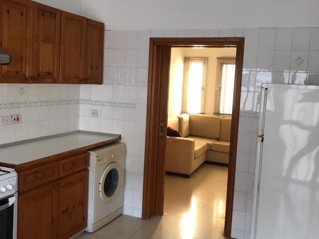 Lefkoşa Köşklüçiftlik'te Geniş 2+1 , 120 m2 Ofis Nitelikli Kiralık Daire Yıllık 300 STG