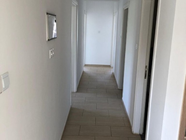 Lefkoşa Kızılbaş'ta 3+1 , Full Eşyalı , Ara Kat , Aylık Ödemeli Kiralık Daire 2.700 TL