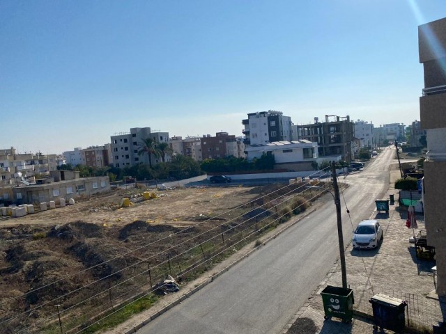 3+1 , 120 m2 Wohnung zum Verkauf 54.500 STG hinter dem Keller Markt in Nikosia Gehrung ** 