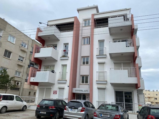 Zentrale Lage in Nikosia Ortakoy , 3 + 1, 100 m2 + 15 m2 (Terrasse) Penthouse-Wohnung zu verkaufen 58.000 STG ** 