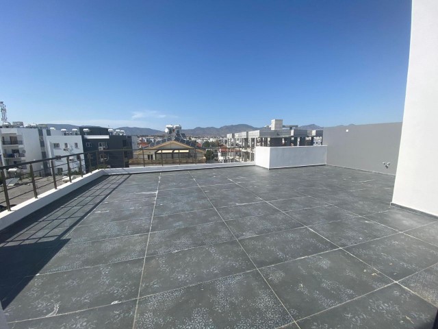 Penthouse zum Verkauf 2+1, 85 m2 + 70m2 Terrasse in zentraler Lage in Nikosia Gehrung 60,000 stg ** 