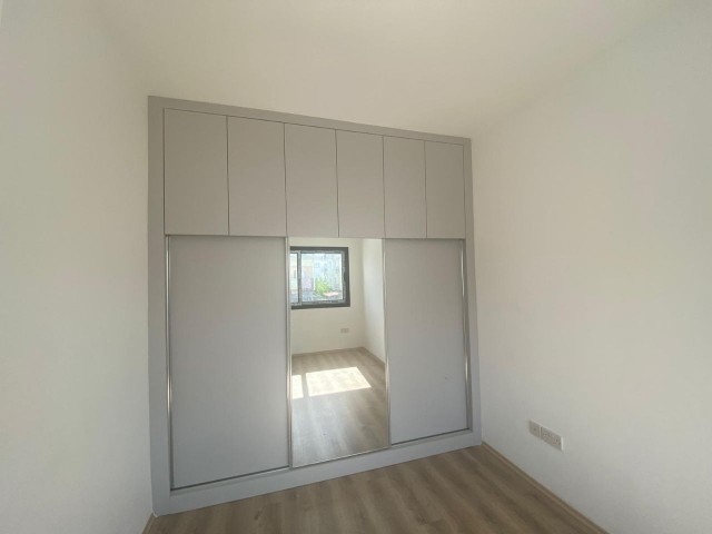 Zentral gelegen in Nikosia Gehrung 2+1, 85 m2 1. Etage 45.000 Stg Wohnungen zum Verkauf ** 