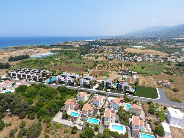 Girne Karşıyaka'da 4+1, 304 m2 Havuzlu Satılık Villalar 195.000 STG !!!