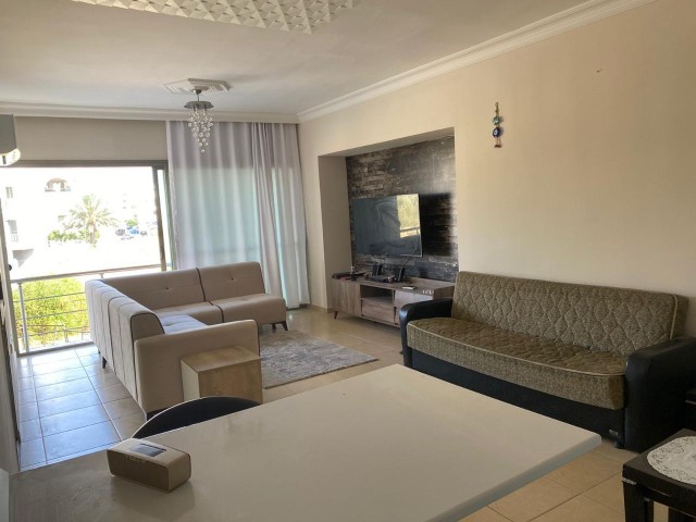 Nikosia Marmara 1. Etage 135 m2 3+1 halb möblierte saubere Wohnung in Türkisch 56.000 stg ** 