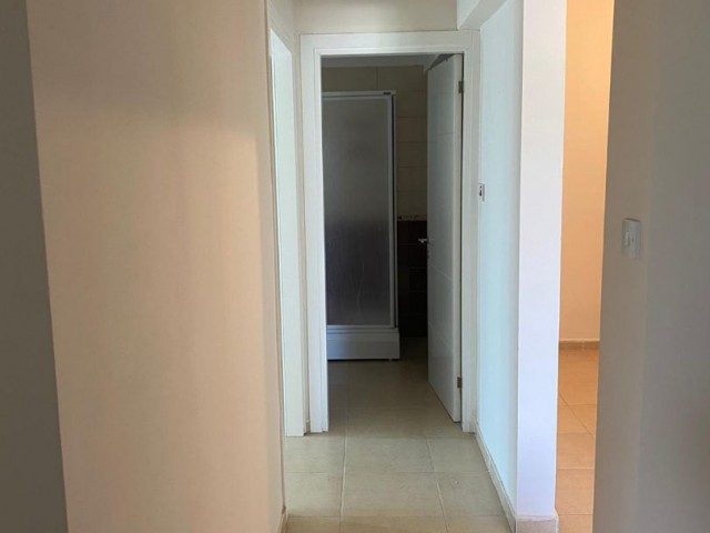 Nikosia Marmara 1. Etage 135 m2 3+1 halb möblierte saubere Wohnung in Türkisch 56.000 stg ** 