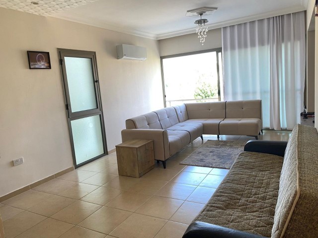 Nikosia Marmara 1. Etage 135 m2 3+1 halb möblierte saubere Wohnung in Türkisch 56.000 stg ** 