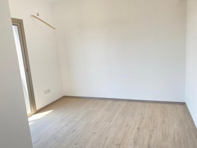 Lefkoşa Dumlupınarda Geniş 2+1  95m2  Satılık  Türk malı Daire kdv trafo dahil 47.000 STG