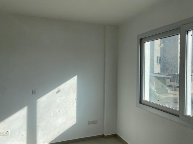 Lefkoşa Hamitköy'de 1. kat 80 m2 satılık 2+1 daire trafo ödenmiş Full Eşyalı Kiracısı içinde aylık 300stg Kira getirisi