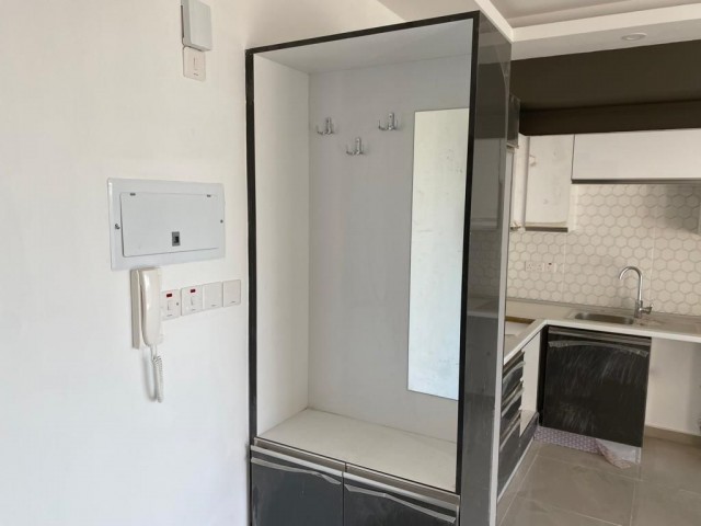 Lefkoşa Hamitköy'de 1. kat 80 m2 satılık 2+1 daire trafo ödenmiş Full Eşyalı Kiracısı içinde aylık 300stg Kira getirisi