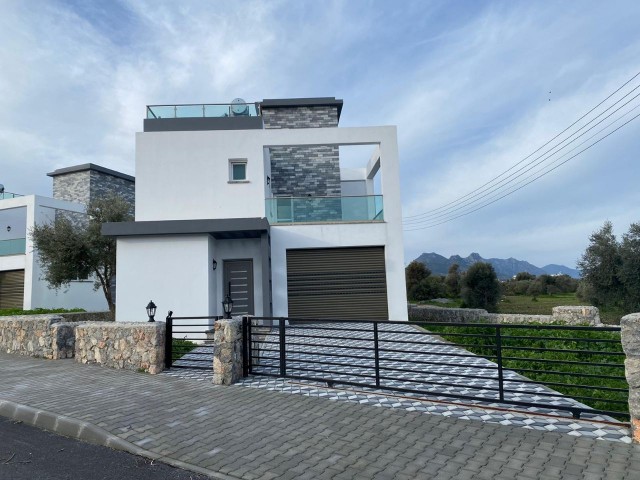 Ready for delivery 3+1 250 m2 detached villa for sale with mountain and sea view, made in Turkey, in Ozanköy, Girne, with prices starting from 230.000 stg ** 