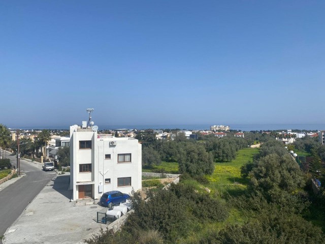 1+1 Wohnung zum Verkauf in Kyrenia Ozanköy voll möbliert,Mieter 65m2, 44, 900 stg ** 