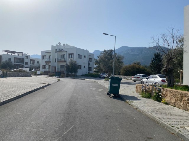 1+1 Wohnung zum Verkauf in Kyrenia Ozanköy voll möbliert,Mieter 65m2, 44, 900 stg ** 