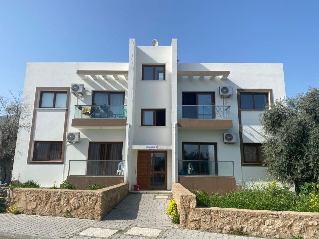 1+1 Wohnung zum Verkauf in Kyrenia Ozanköy voll möbliert,Mieter 65m2, 44, 900 stg ** 