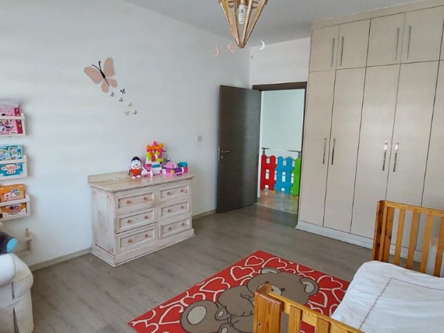 Lefkoşa Metehanda Zephyr Cafe Arkası 3+1 185 m2 Bakımlı,Masrafsız,Satılık İkiz Villa 127,000stg