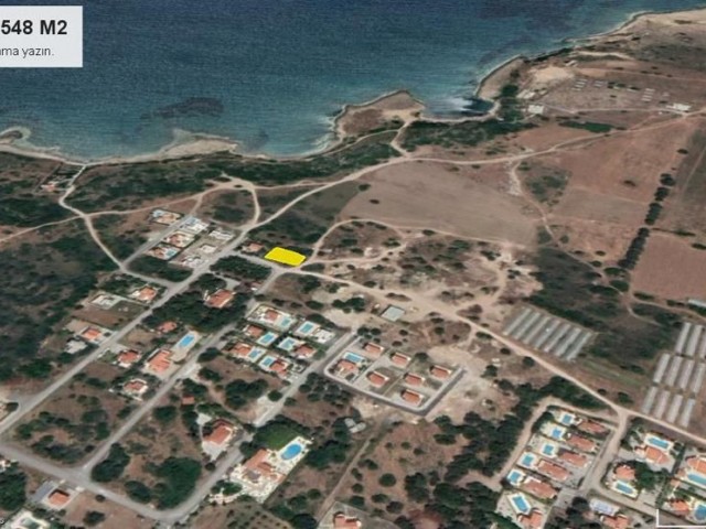 A plot of 548m2 villas for sale at a distance of 210 m from the sea in Karsiyaka is 75,000Decg ** 