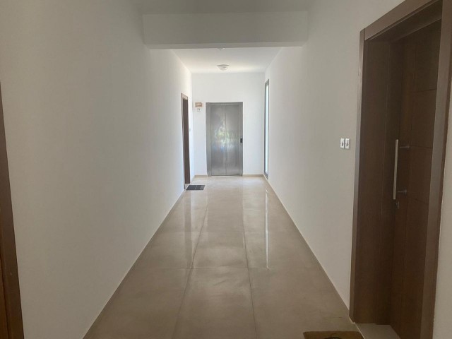 Dereboyunda 2+1 85m2 Modern Döşenmiş ve Merkezi konum Full Eşyalı Satılık daire 75,000stg