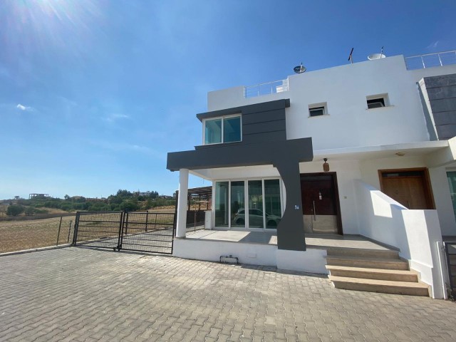 150+70 m2 Terrasse 3 + 1 Eck Twin Villa zum Verkauf in gehryeli 119,000 stg ** 