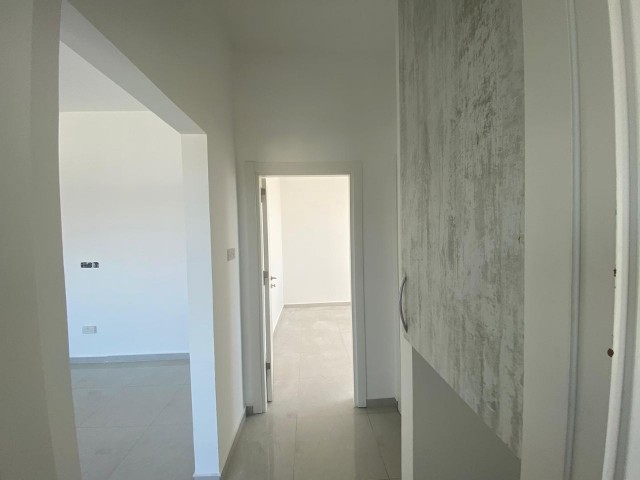 Nikosia auf der Hauptstraße in Yenisehir 2 + 1 80 m2 Büro zum Verkauf 59.000 stg ** 