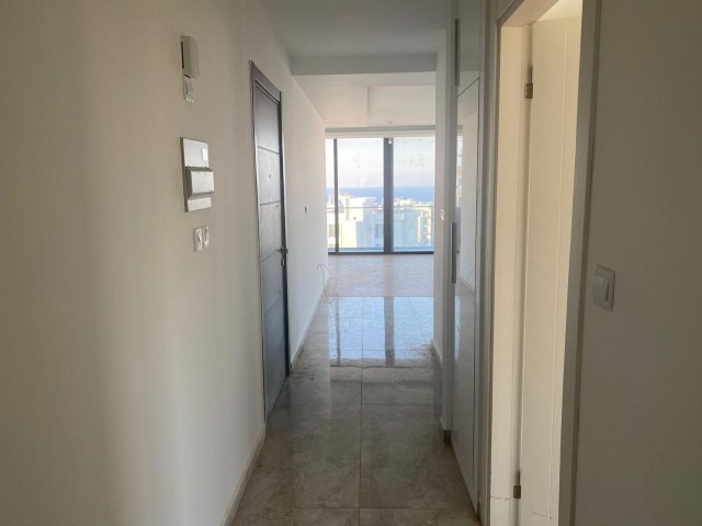 Girne Merkez'de Kapanmaz Deniz ve Dağ Manzaralı dubleks 2+1 135m2 +100m2 Teras Satılık Penthouse 135,000stg