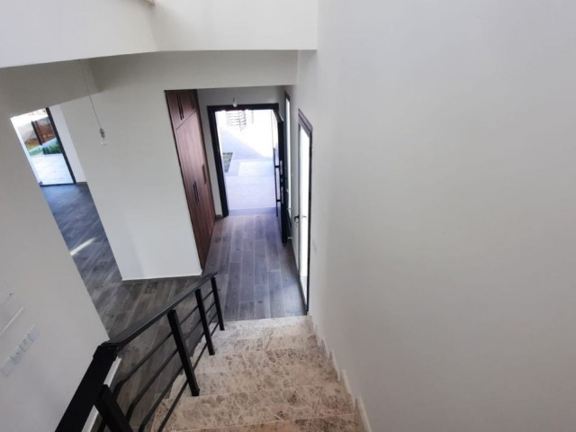 Alsancakta 3+1 155 m² Dağ ve Deniz Manzaralı Satılık Villa 