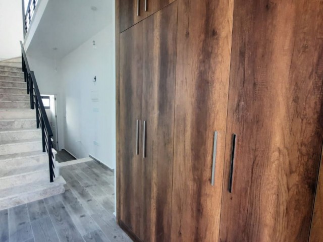 Alsancakta 3+1 155 m² Dağ ve Deniz Manzaralı Satılık Villa 