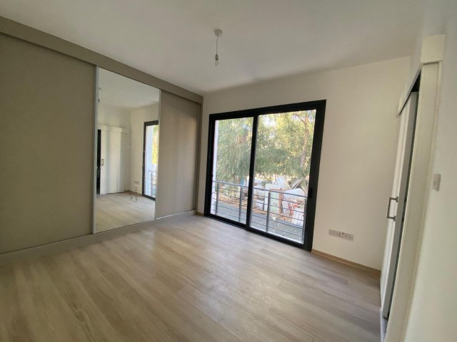 3+1 Wohnungen und 2+1 Penthouse in Ortaköy 77,900 stg ** 