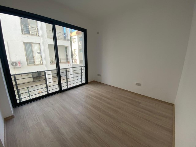 3+1 Wohnungen und 2+1 Penthouse in Ortaköy 77,900 stg ** 