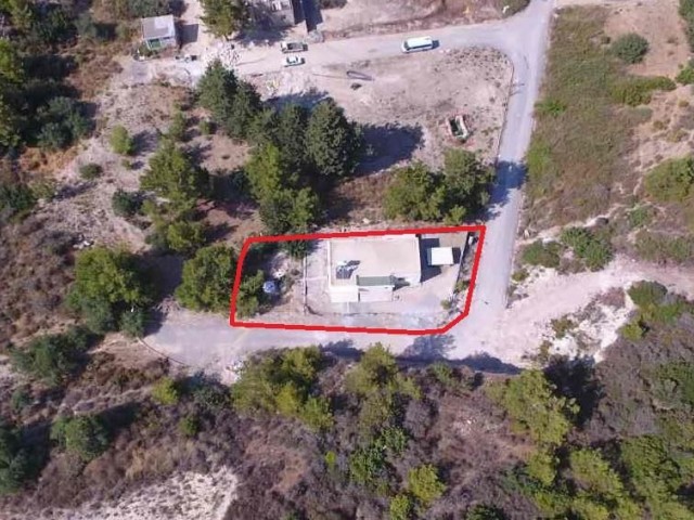 548 m2 Grundstück mit herrlichem Meer-und Bergblick in Kyrenia Karmi 1 + 1 100 m2 einstöckiges Haus 129.000 stg ** 