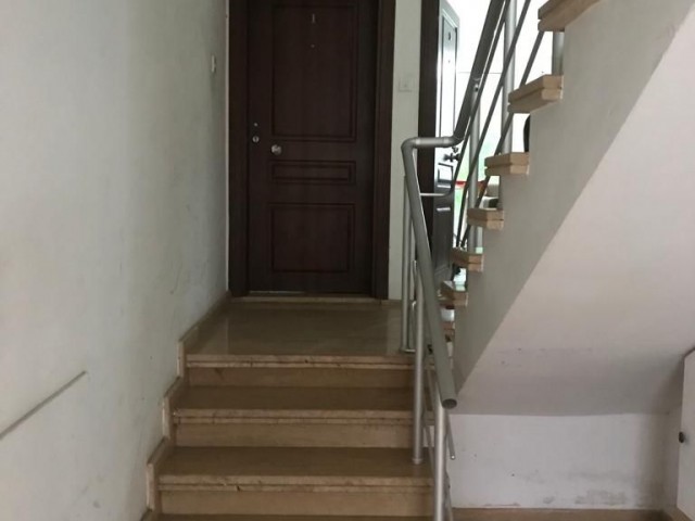 Girne Merkez'de Zemin Kat Eşyalı 2+1 85m2 Satılık Daire 65,000stg 