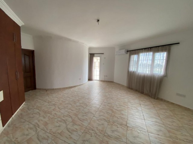 KÜÇÜK KAYMAKLI 3+2 300 m² GENİŞ BAHÇELİ KİRALIK VİLLA 700stg