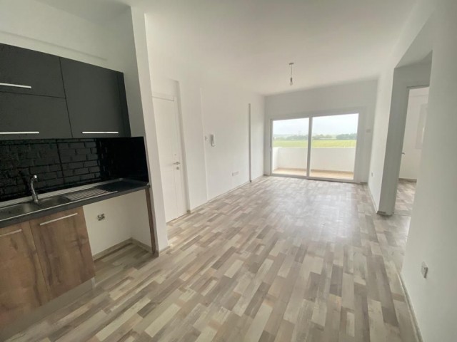 Wohnungen zum Verkauf in Famagusta Northerland Kent Plus-Grundstück mit Gemeinschaftspool, Erdgeschoss und 1. Stock 2+1 80 m250.000 stg