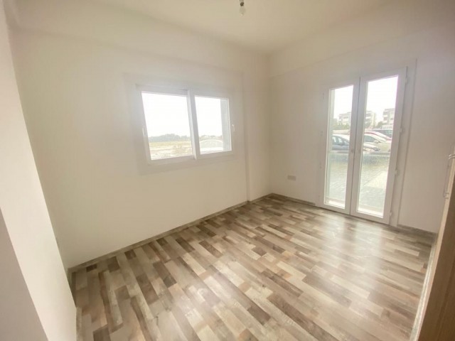 Wohnungen zum Verkauf in Famagusta Northerland Kent Plus-Grundstück mit Gemeinschaftspool, Erdgeschoss und 1. Stock 2+1 80 m250.000 stg