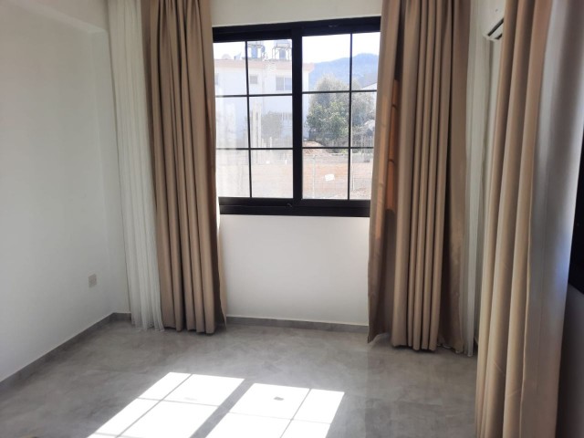 Zeytinlikte 3+1 135m2  Ful Eşyalı Zeminkat Bahçeli Satılık Daire 159.900stg