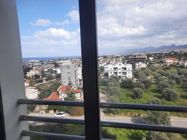 3+1 Wohnung zum Verkauf in Kyrenia Zentrum mit Berg- und Meerblick 180.000stg