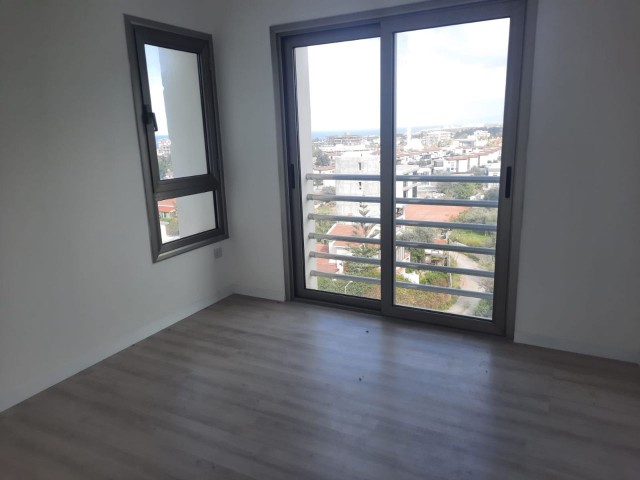 3+1 Wohnung zum Verkauf in Kyrenia Zentrum mit Berg- und Meerblick 180.000stg