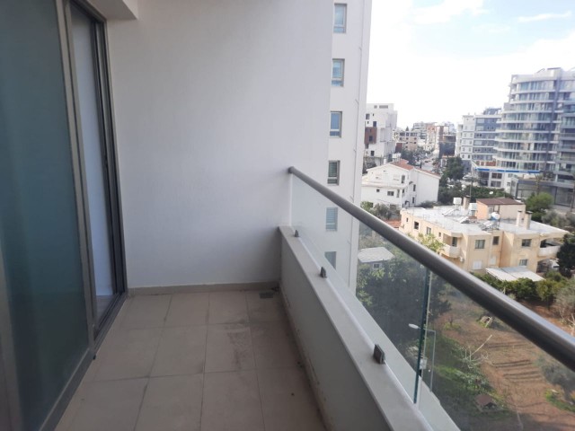 3+1 Wohnung zum Verkauf in Kyrenia Zentrum mit Berg- und Meerblick 180.000stg