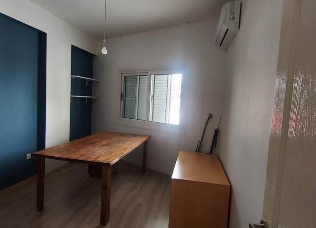 Ortaköy'ün en iṣlek caddesinde OFİS, KLİNİK olmaya müsait İkamet içinde uygun Kiralık Daire 350stg