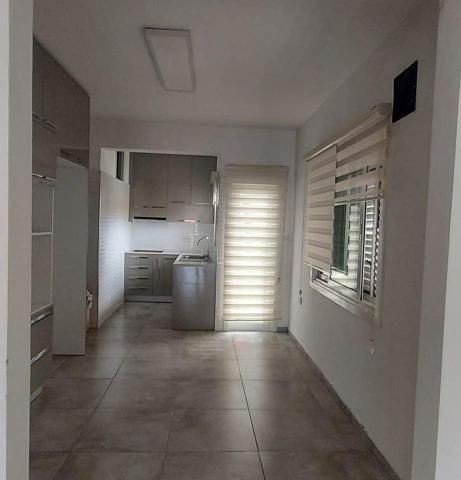 Ortaköy'ün en iṣlek caddesinde OFİS, KLİNİK olmaya müsait İkamet içinde uygun Kiralık Daire 350stg