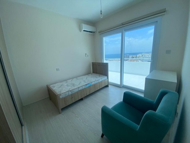 Girne Kaşgar bölgesinde kesilmez deniz ve dağ manzaralı 3+1 , 120 m2+70 m2  satılık penthouse 