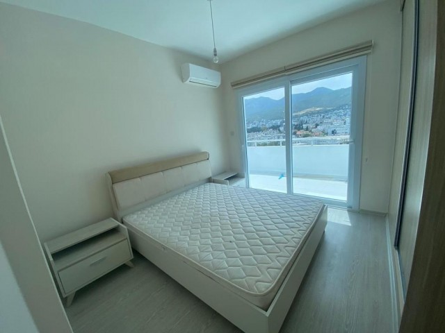 Girne Kaşgar bölgesinde kesilmez deniz ve dağ manzaralı 3+1 , 120 m2+70 m2  satılık penthouse 