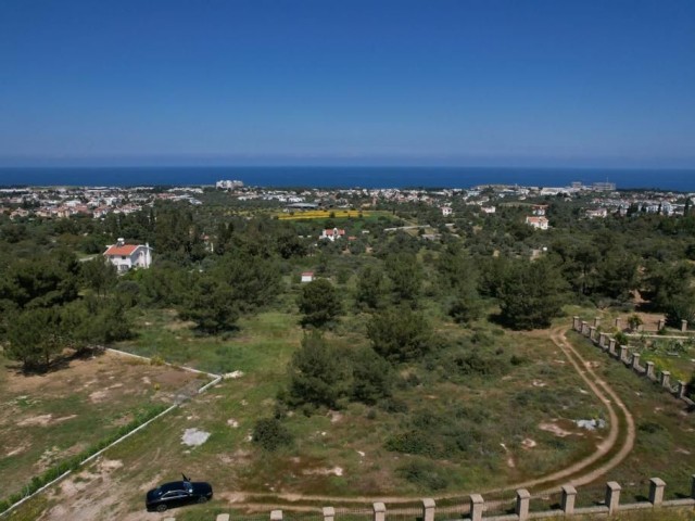 Girne Çatalköy ' de kisilmez deniz ve dağ manzaralı, muhteşem konumda 6579 m2 satılık arsa