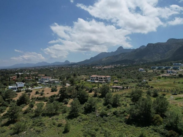 Girne Çatalköy ' de kisilmez deniz ve dağ manzaralı, muhteşem konumda 6579 m2 satılık arsa